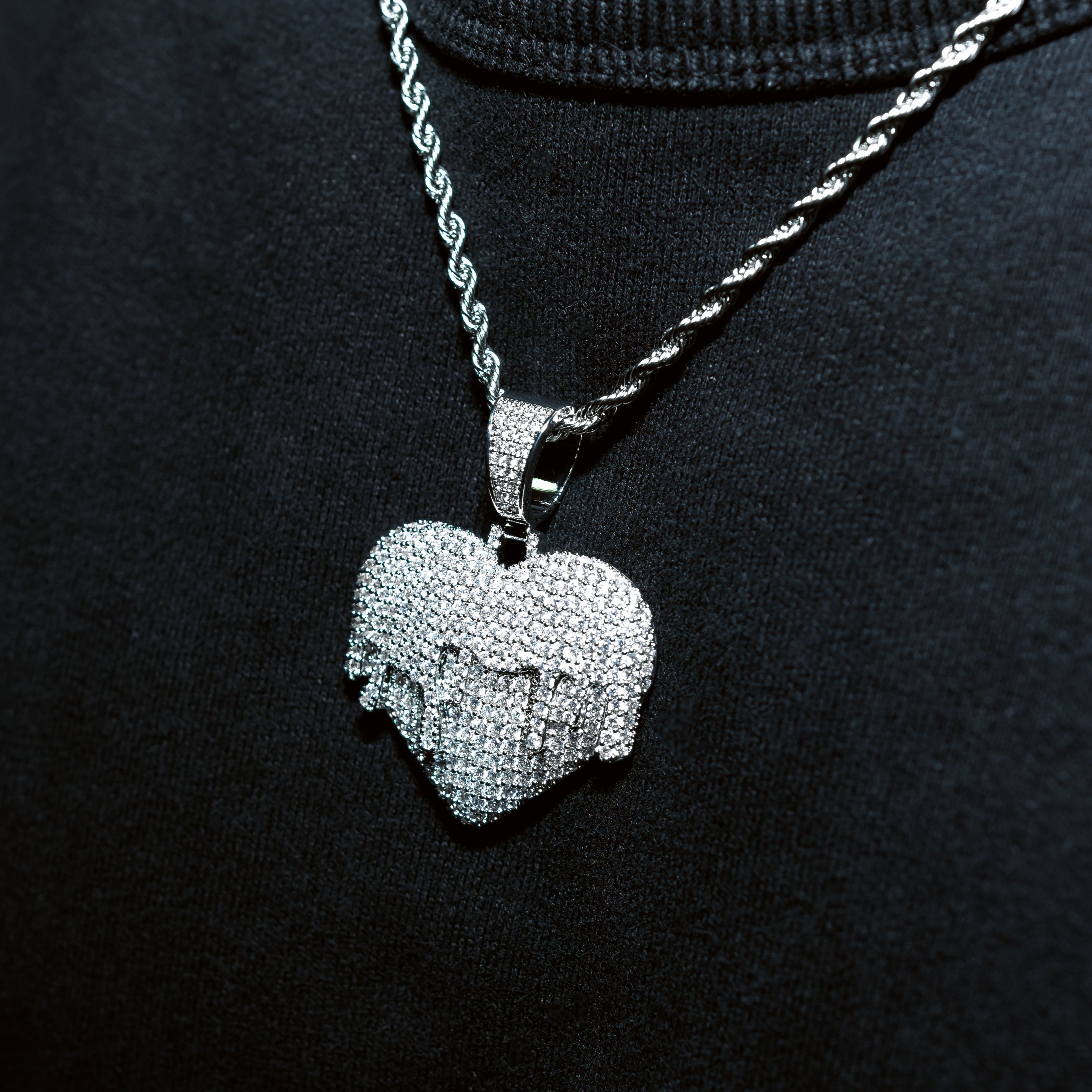 EISZEIT HEART-DRIP PENDANT