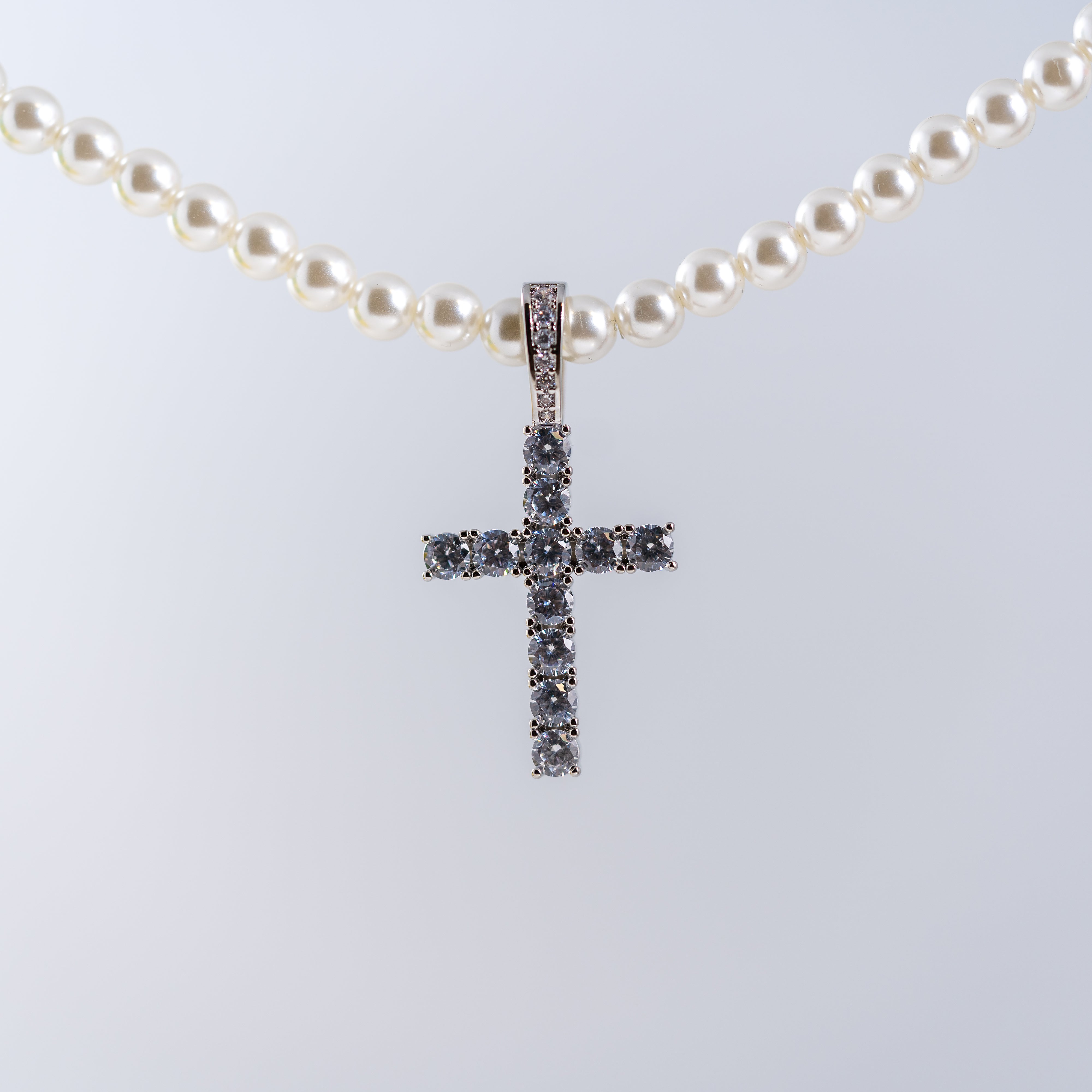 EISZEIT PEARL CROSS PENDANT