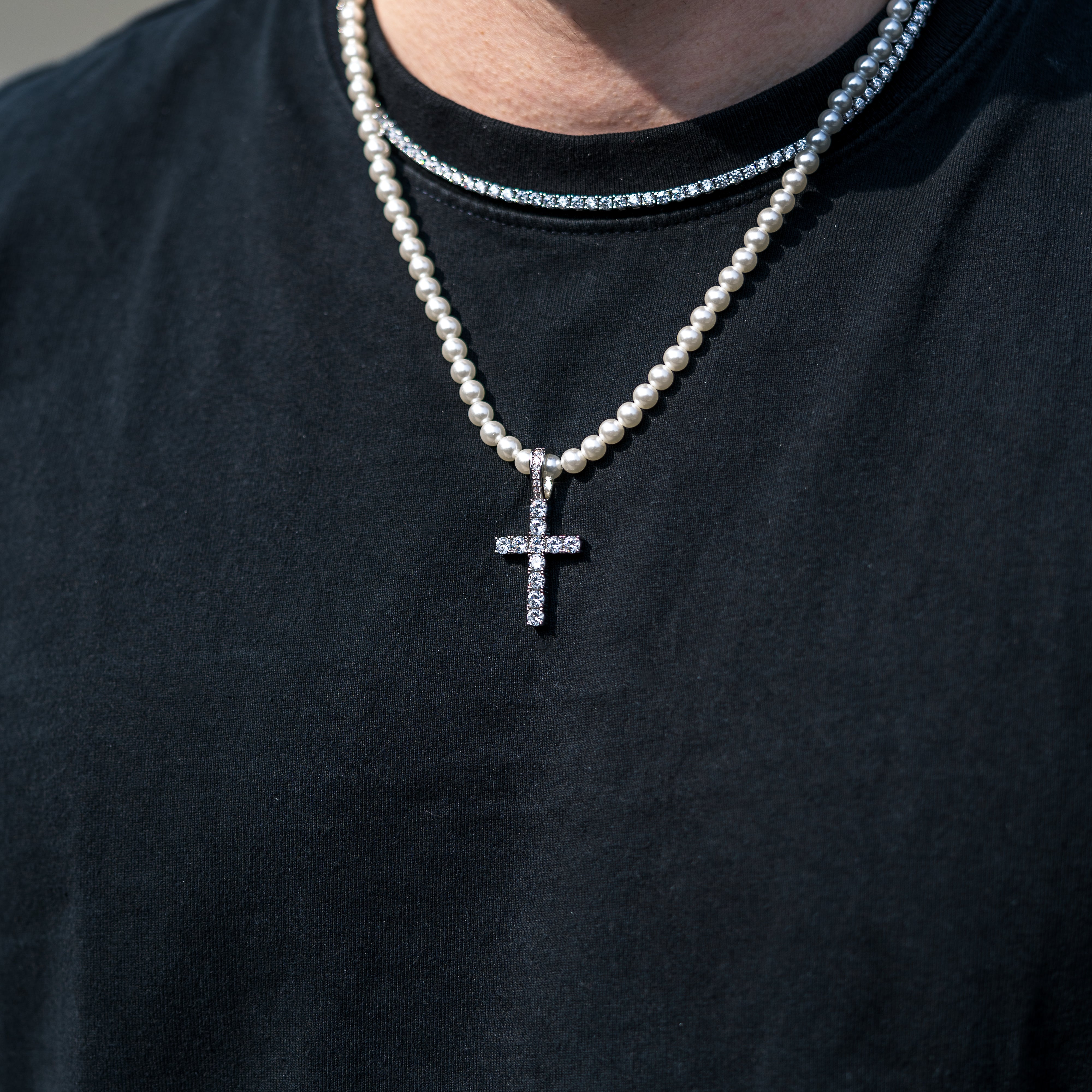 EISZEIT PEARL CROSS PENDANT