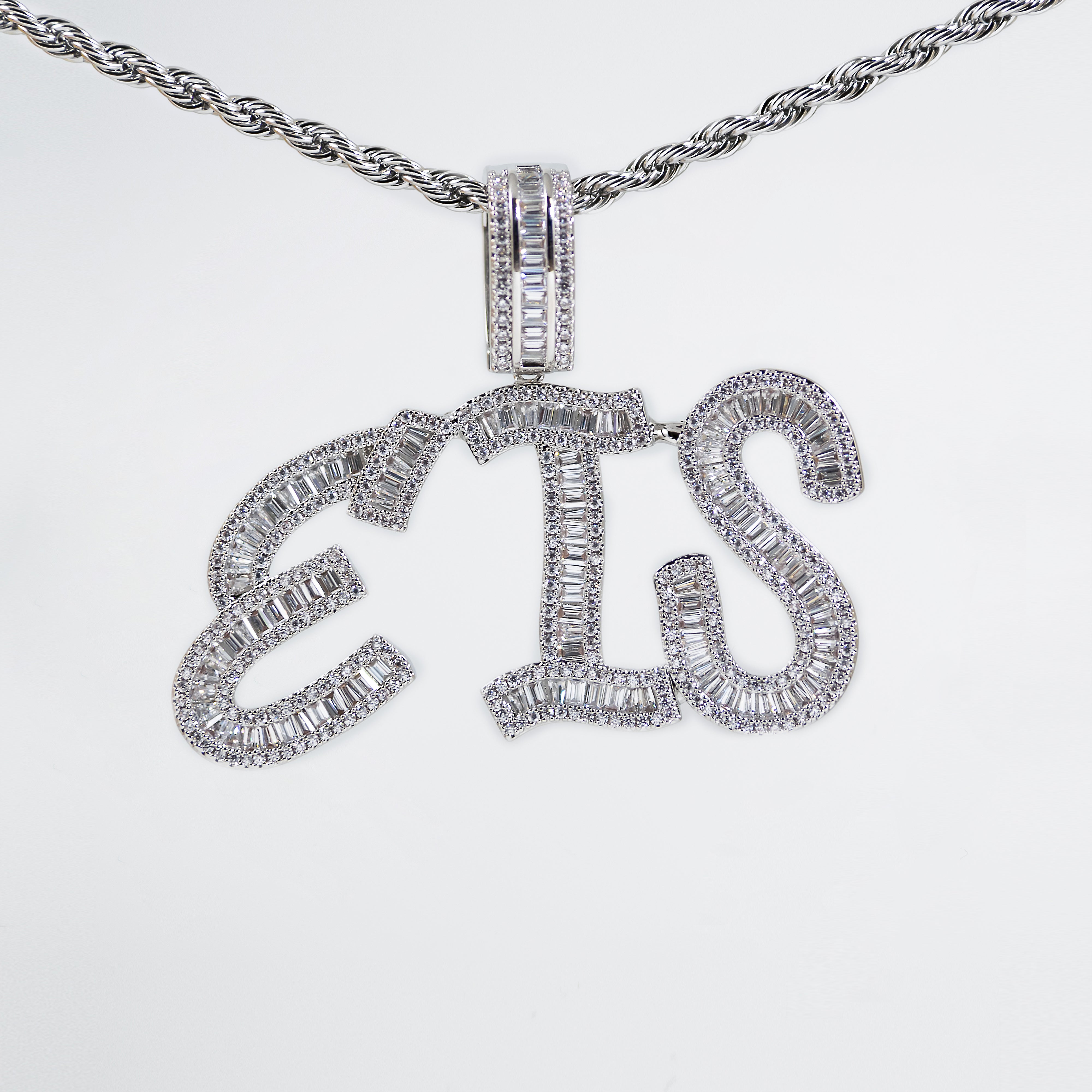 EISZEIT CUSTOM ITALIC LETTER PENDANT